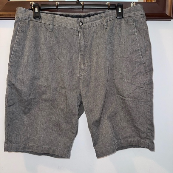 Volcom Men's Gray Shorts Size 38 - Picture 1 of 5